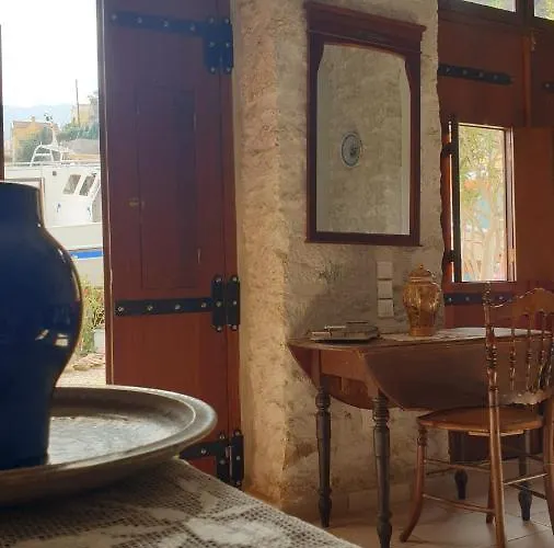 Appartamento Traditional Seafront Sými